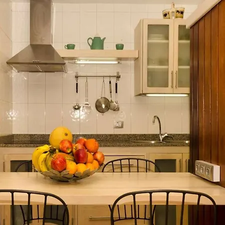 Puerto Del Carmen Sleeps 4 Wifi Apartment